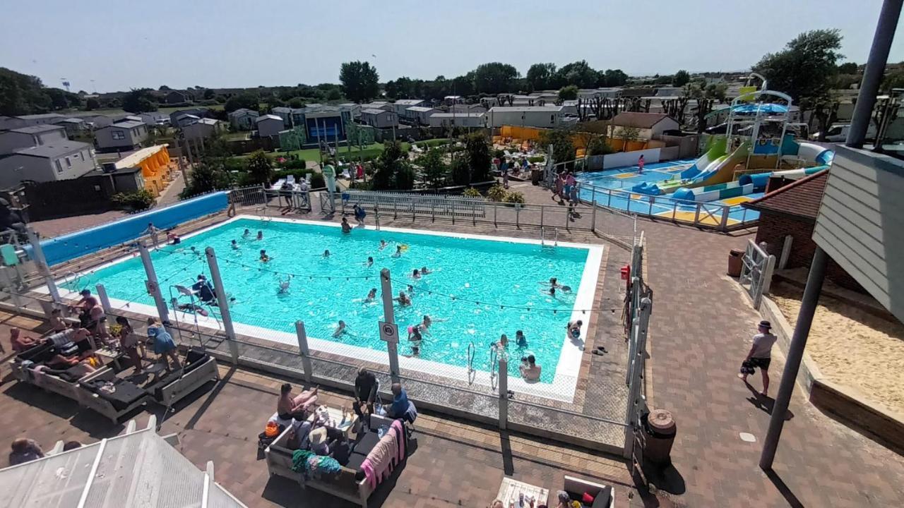 The Burrows Holiday Caravan, Seal Bay Selsey Exterior foto